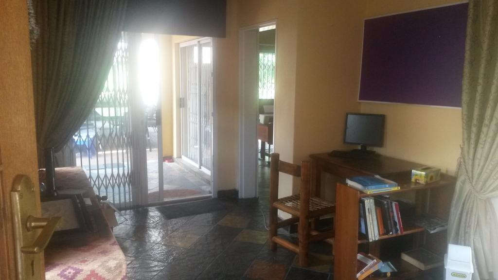 Randburg The Birches Backpacker Lodge المظهر الخارجي الصورة